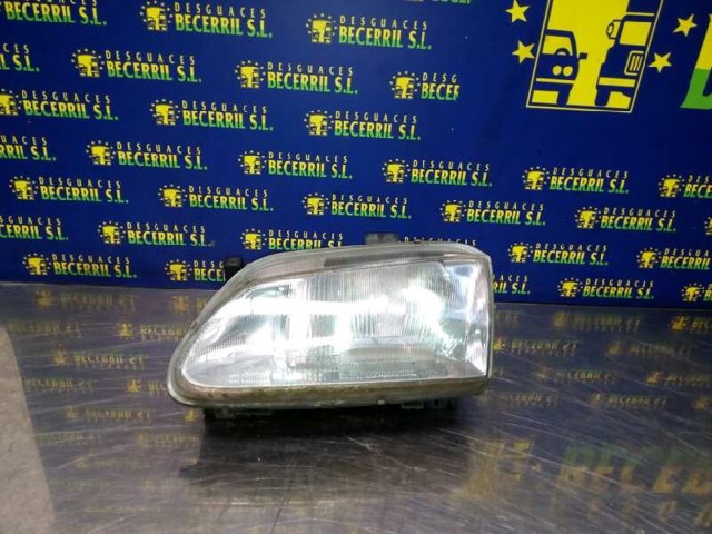 Luz esquerda 260600499R RENAULT