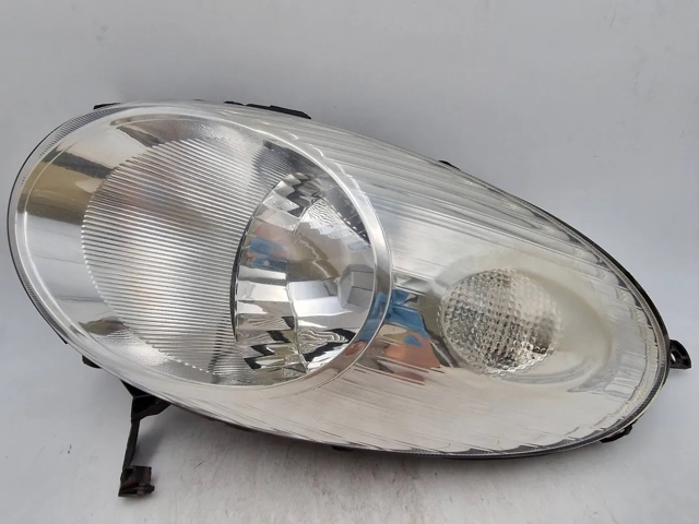 Luz esquerda 26060BC50B NISSAN