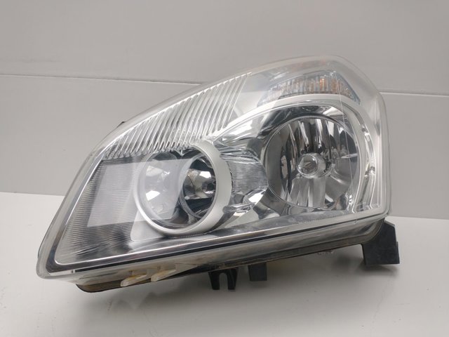Luz esquerda 26060JD96A NISSAN