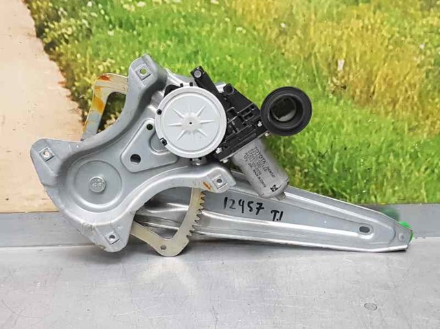 Motor de acionamento de vidro da porta dianteira direita 2621002330 TOYOTA