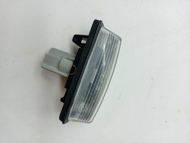 Lanterna da luz de fundo de matrícula traseira 265108991B NISSAN