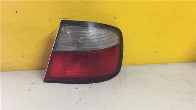 Lanterna traseira direita externa 265502F026 NISSAN