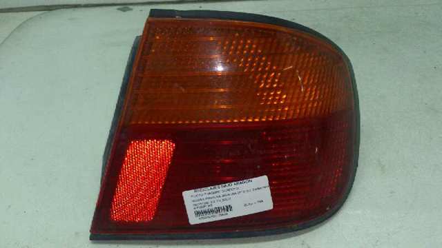Lanterna traseira direita externa 265502F726 NISSAN