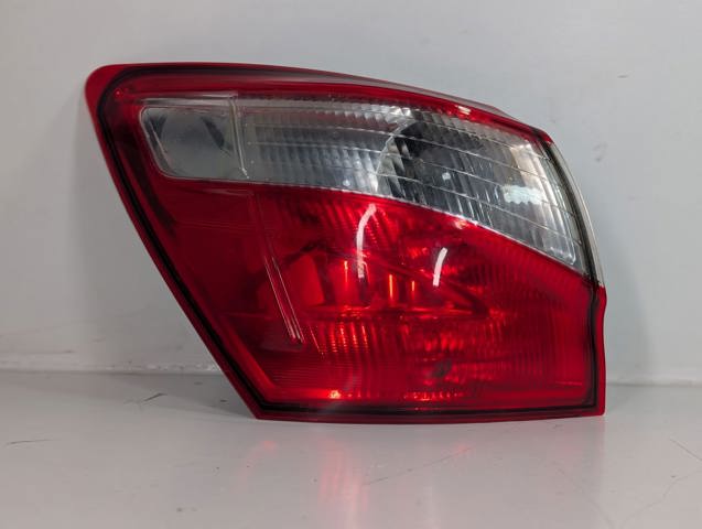 Lanterna traseira esquerda 26555BR00A NISSAN