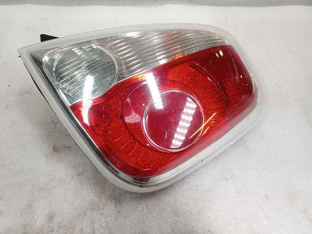 Lanterna traseira direita 27043201 FIAT