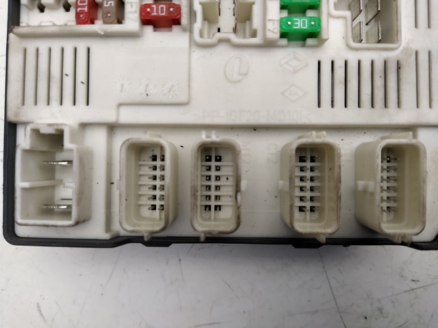 Unidade de dispositivos de segurança 284B66052R RENAULT