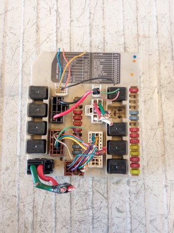 Unidade de dispositivos de segurança 284B7AX62A NISSAN