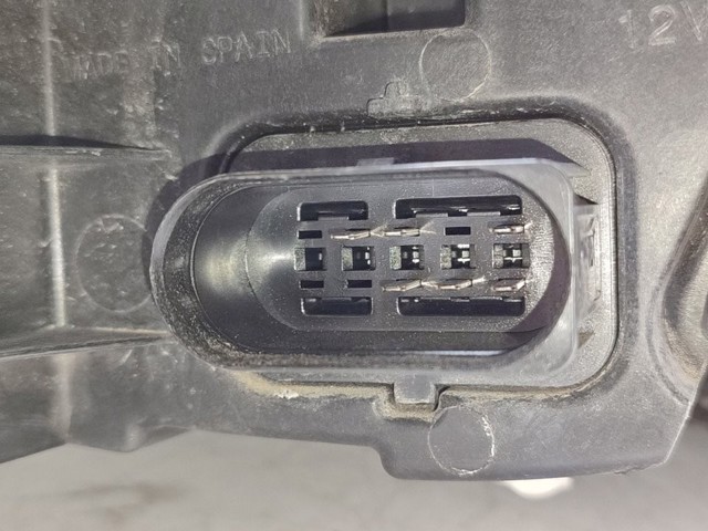 Luz esquerda 2GA941005B VAG