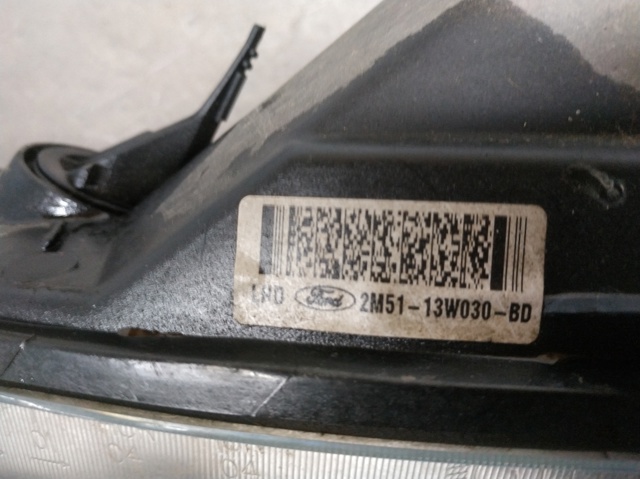 Luz esquerda 2M5113W030BD FORD