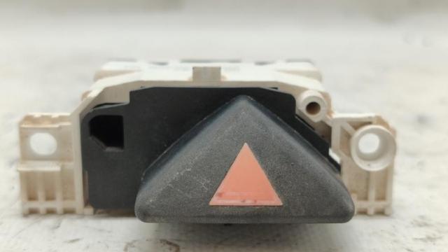 Botão de ativação do sinal de emergência 2M5T13A350AA FORD