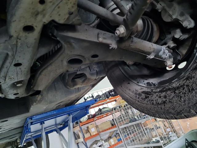 Braço oscilante inferior esquerdo de suspensão dianteira 2N0407151M VAG