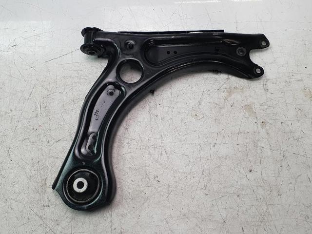 Braço oscilante inferior direito de suspensão dianteira 2Q0407152D VAG