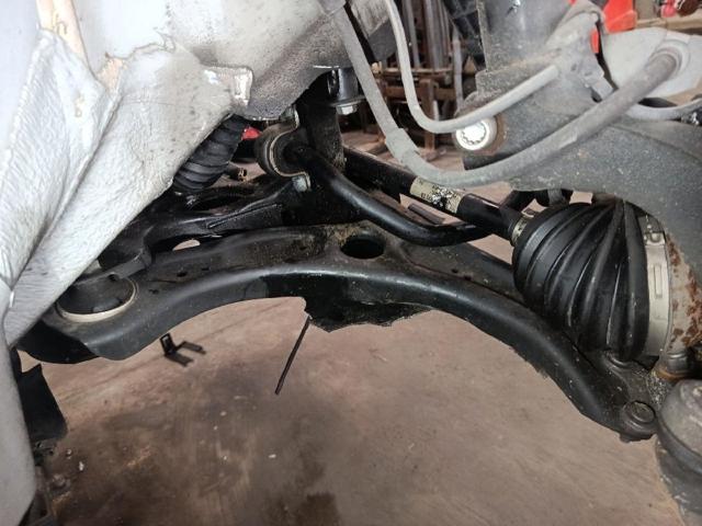 Braço oscilante inferior esquerdo de suspensão dianteira 2Q0498151 VAG
