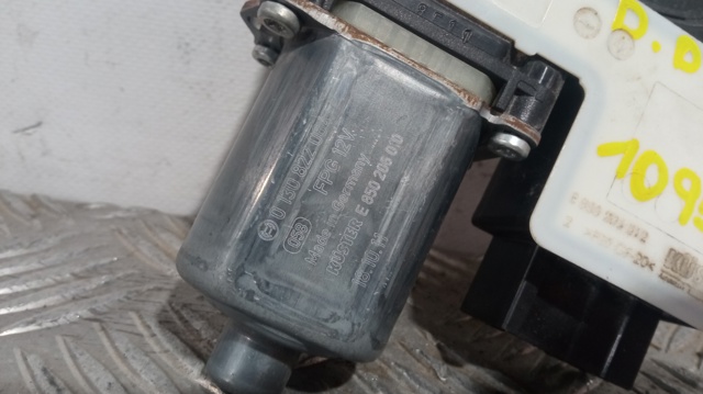 2Q1959882D VAG