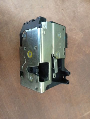 Fecho da porta dianteira direita 2S6AA21812AK FORD
