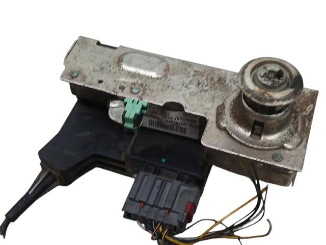 Fecho da porta dianteira esquerda 2T1AV21813BG FORD