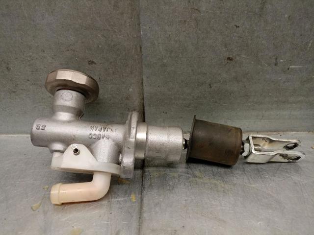 Cilindro mestre de embraiagem 30610MB400 NISSAN