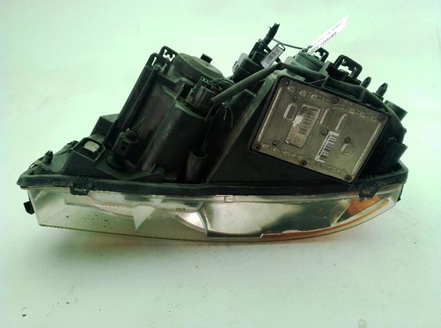 Luz direita 30678187 VOLVO