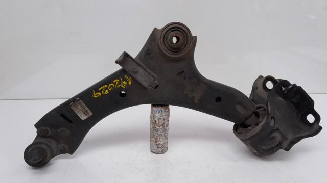 Braço oscilante inferior esquerdo de suspensão dianteira 30683248 VOLVO