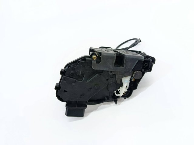 Fecho da porta dianteira esquerda 30753658 VOLVO