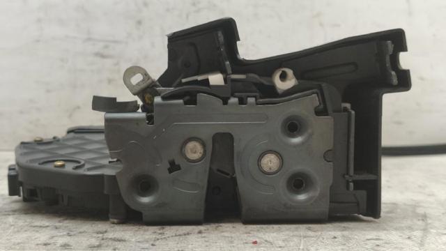 Fecho da porta dianteira esquerda 30753658 VOLVO