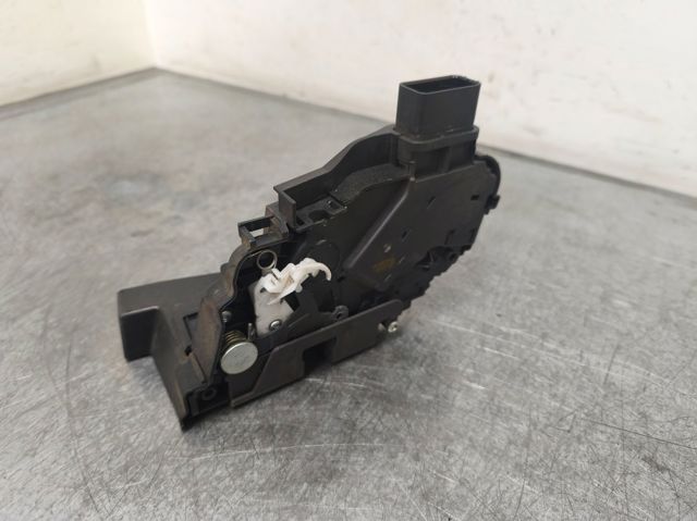 Fecho da porta dianteira esquerda 30753658 VOLVO