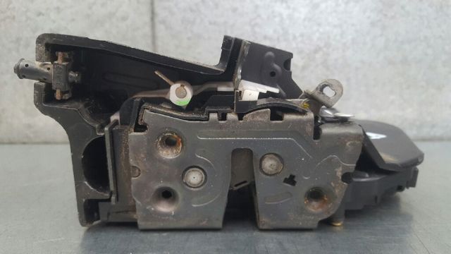 Fecho da porta dianteira direita 30753661 VOLVO