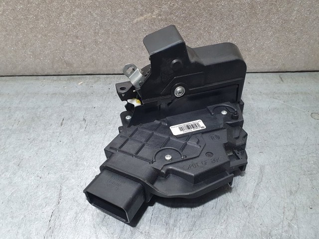 Fecho da porta dianteira direita 30799302 VOLVO
