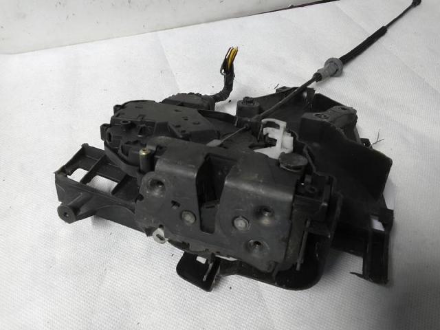 Fecho da porta dianteira direita 30799305 VOLVO