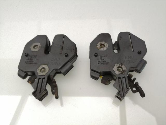 Fecho da capota direito 30799689 VOLVO