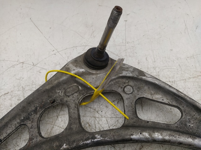 Braço oscilante inferior direito de suspensão dianteira 31122341828 BMW