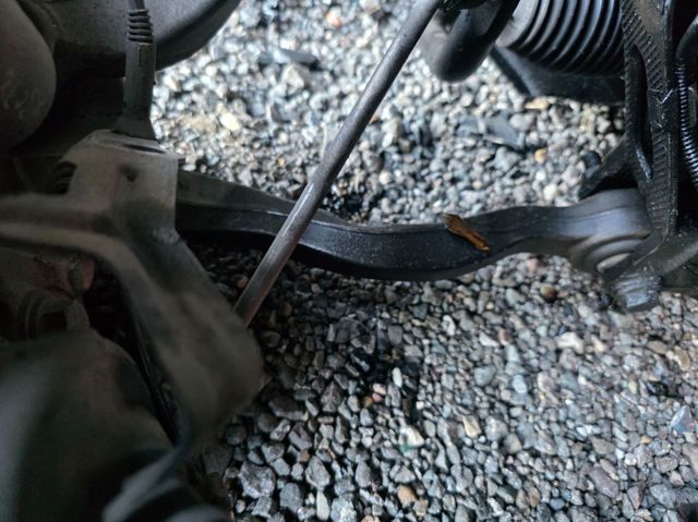 Braço oscilante inferior esquerdo de suspensão dianteira 31122347951 BMW