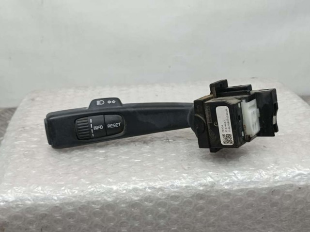 Comutador esquerdo instalado na coluna da direção 31334647 VOLVO