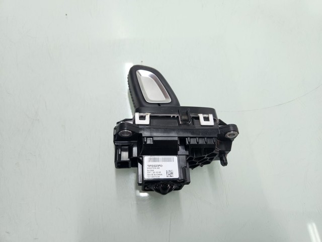  Volvo XC40  (2017-2026)