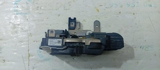 Fecho da porta dianteira direita 31440390 VOLVO