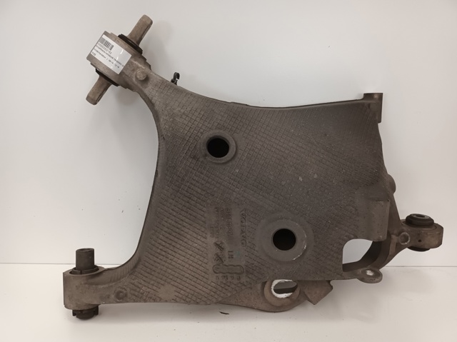 Braço oscilante inferior esquerdo de suspensão traseira 31451835 VOLVO