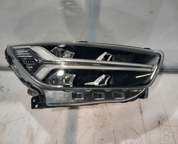 Luz direita para Volvo XC40 536