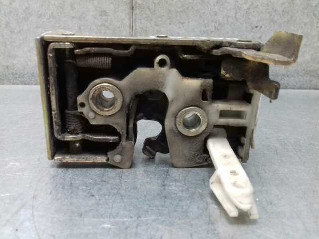 Fecho da porta dianteira direita 321837016 VAG