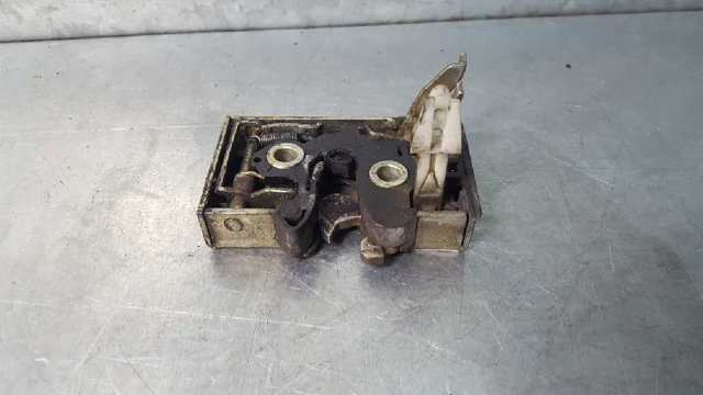 Fecho da porta dianteira direita 321837016 VAG