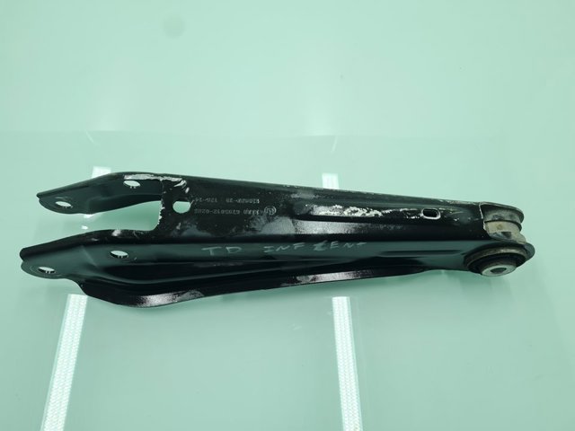 Braço oscilante inferior esquerdo de suspensão traseira/direita 33306795812 BMW