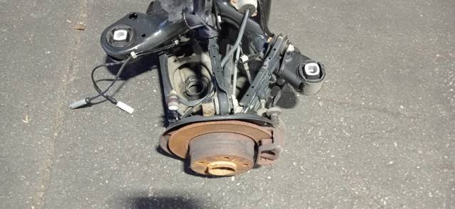 Viga de suspensão traseira (plataforma veicular) 33316783713 BMW