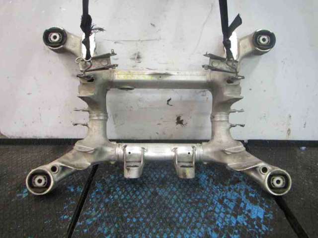 Viga de suspensão traseira (plataforma veicular) 33316798545 BMW