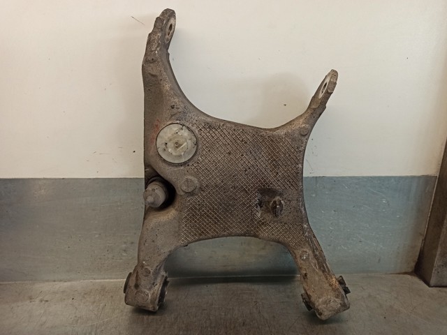 Braço oscilante inferior esquerdo de suspensão traseira 33326755989 BMW