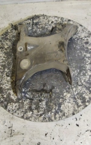 Braço oscilante inferior esquerdo de suspensão traseira 33326755989 BMW