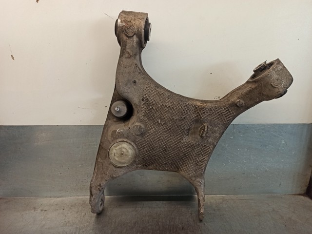 Braço oscilante inferior direito de suspensão traseira 33326755990 BMW