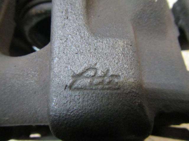 Suporte do freio dianteiro esquerdo 34116766681 BMW