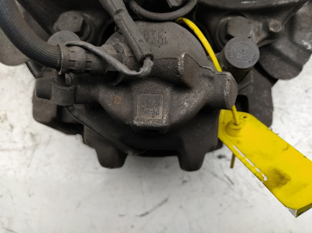 Suporte do freio dianteiro esquerdo 34116850649 BMW
