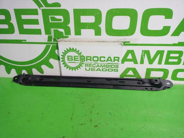 Suporte inferior do radiador (painel de montagem de fixação das luzes) 3502AW PEUGEOT