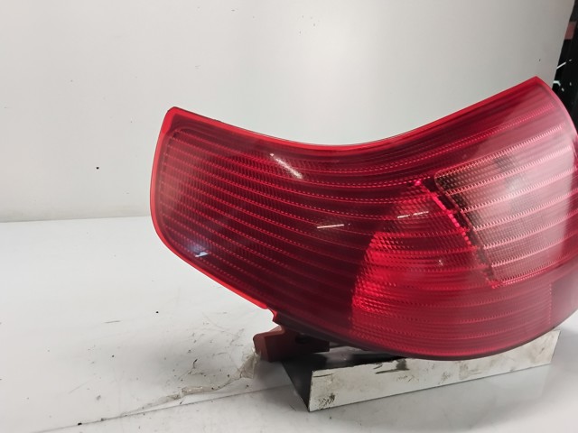 Lanterna traseira direita 3565062J00000 SUZUKI