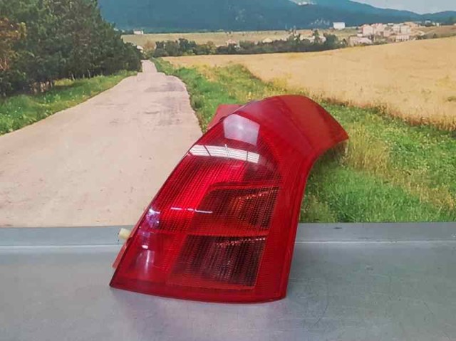 Lanterna traseira direita 3565062J00000 SUZUKI